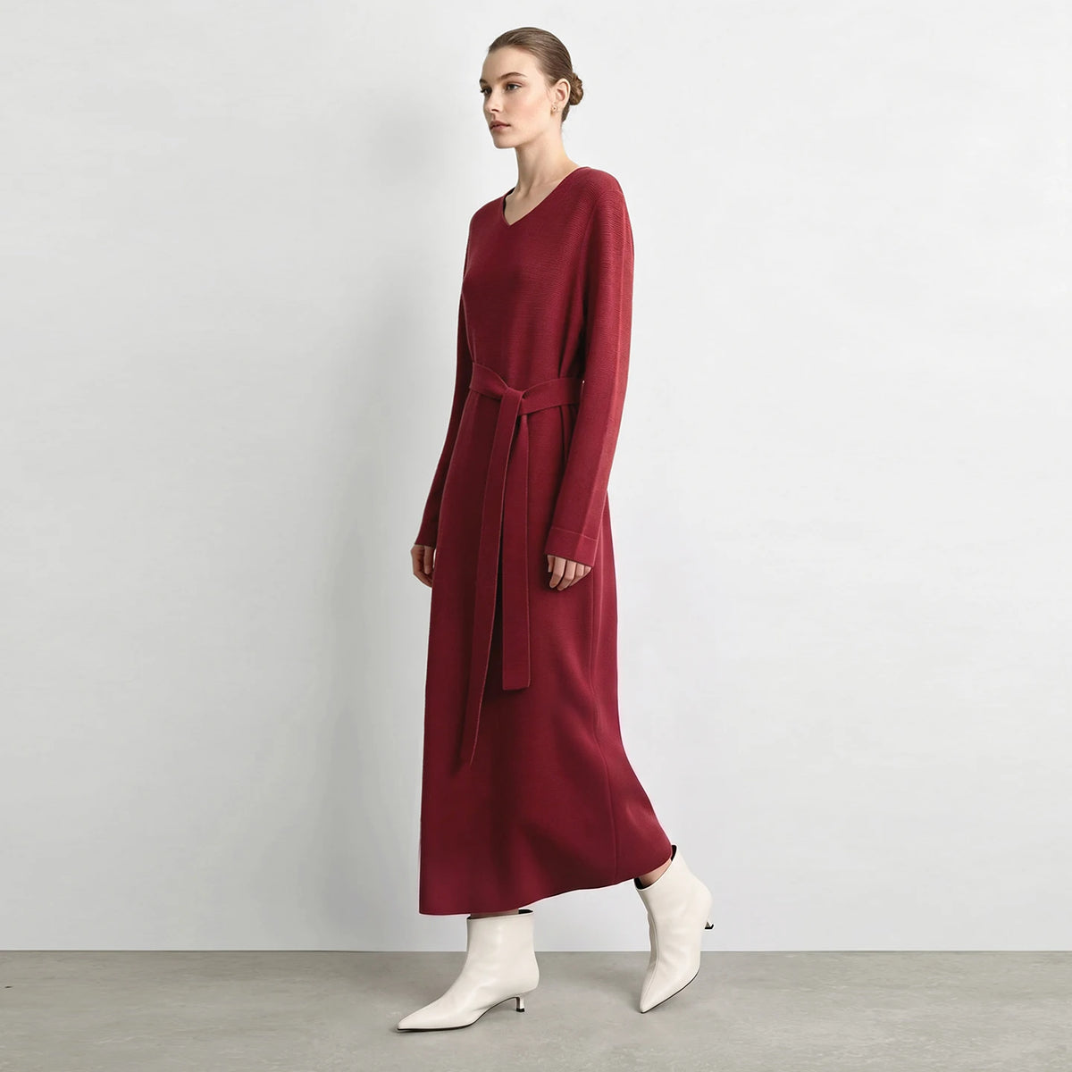 Women's V-Neck Knit Maxi Dress - Minimalist Oversized Autumn Style